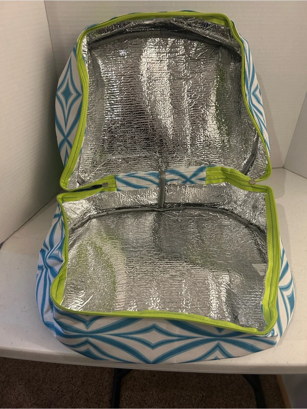 Insulated casserole Hot/Cold tote w/Lime Green Handles W/Extensions. 15”x12”x7”
